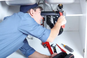 close up to plumber working