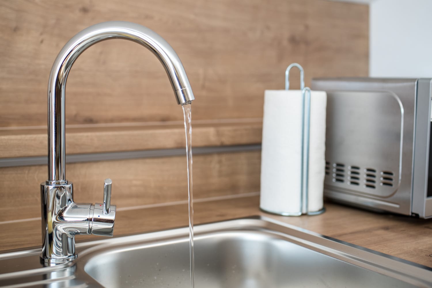 how to replace kitchen faucet running