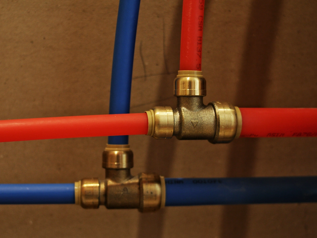 blue and red pipes utilizing sharkbite fittings